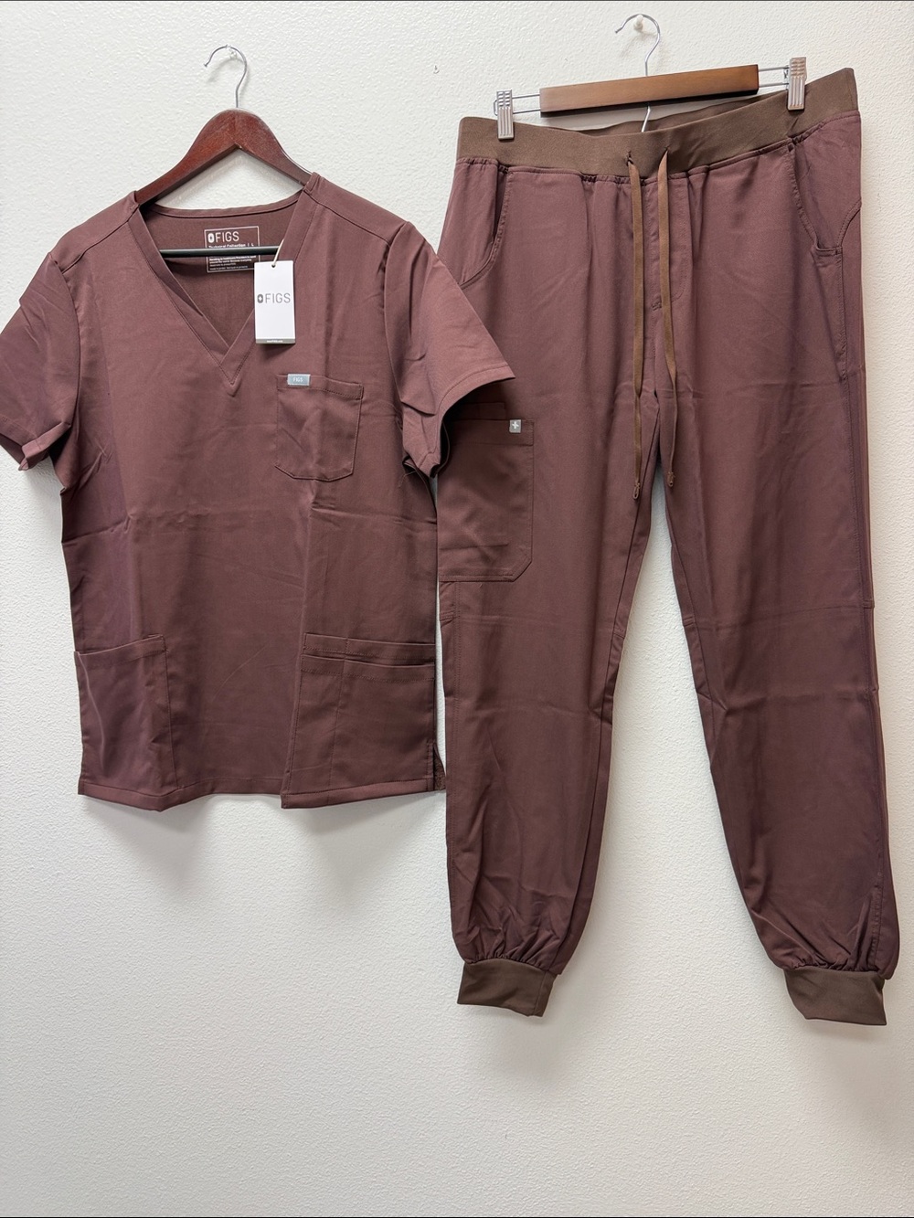 Figs exspresso Brown Short Sleeve Scrub Set with Jogger Pants
